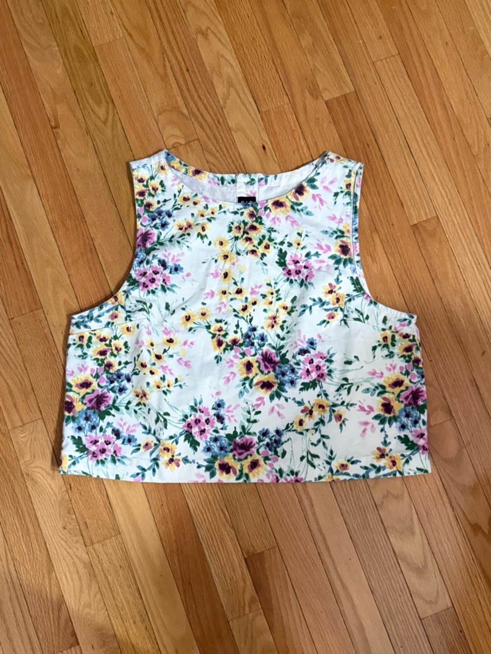 GAP NWT❗️Denim White with Pink & Yellow Blooms Tank Top - Picture 2 of 8